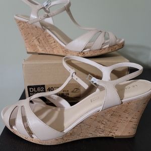NWT - New Beautiful Nude Wedge Heel Shoes/Sandals, size 9us, size 40uk